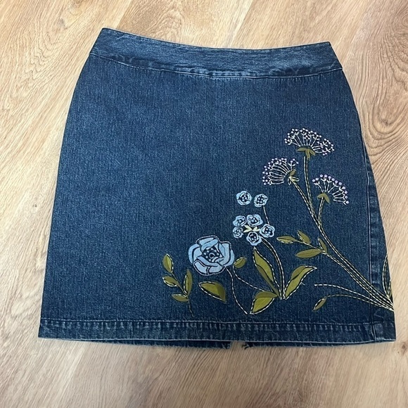 Beautiful Embroidered Y2K Denim Valerie Stevens Zip Back Skirt w Pockets size 4 - Picture 1 of 5